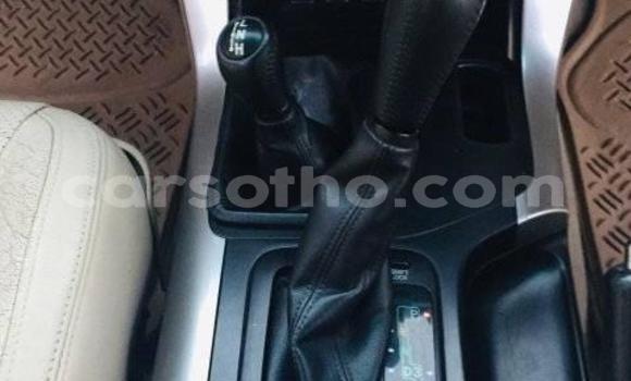 Sayi Na hannu Toyota Land Cruiser Prado White Mota in Maputsoa a Leribe Sayi Na hannu Toyota Land Cruiser Prado White Mota in Maputsoa a Leribe