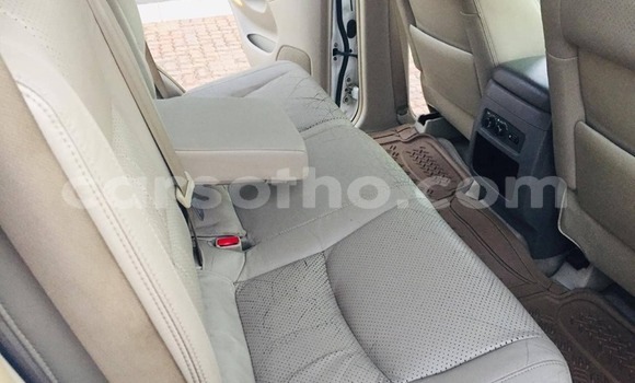 Sayi Na hannu Toyota Land Cruiser Prado White Mota in Maputsoa a Leribe Sayi Na hannu Toyota Land Cruiser Prado White Mota in Maputsoa a Leribe