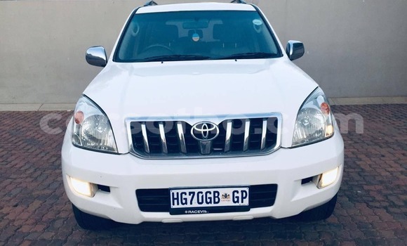 Sayi Na hannu Toyota Land Cruiser Prado White Mota in Maputsoa a Leribe Sayi Na hannu Toyota Land Cruiser Prado White Mota in Maputsoa a Leribe