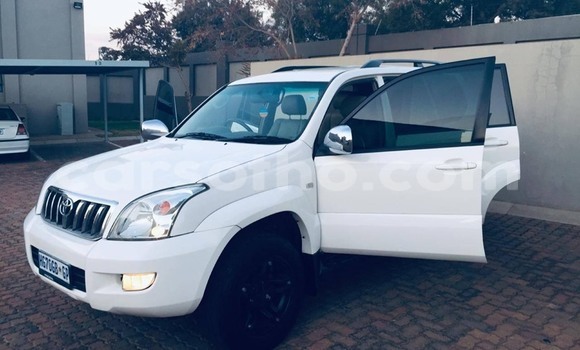 Sayi Na hannu Toyota Land Cruiser Prado White Mota in Maputsoa a Leribe Sayi Na hannu Toyota Land Cruiser Prado White Mota in Maputsoa a Leribe