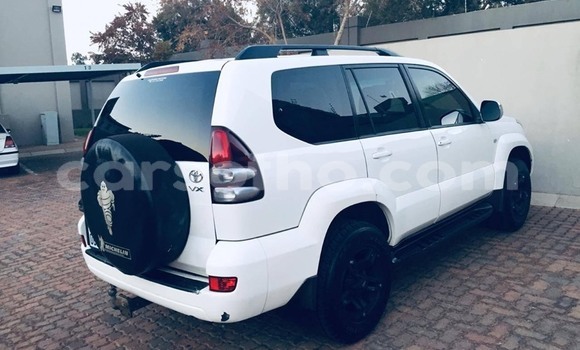 Sayi Na hannu Toyota Land Cruiser Prado White Mota in Maputsoa a Leribe Sayi Na hannu Toyota Land Cruiser Prado White Mota in Maputsoa a Leribe