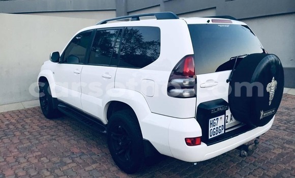 Sayi Na hannu Toyota Land Cruiser Prado White Mota in Maputsoa a Leribe Sayi Na hannu Toyota Land Cruiser Prado White Mota in Maputsoa a Leribe