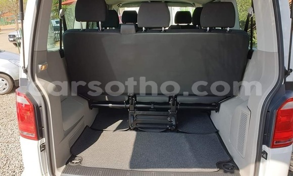 Sayi Na hannu Volkswagen Caravelle White Mota in Maputsoe a Leribe Sayi Na hannu Volkswagen Caravelle White Mota in Maputsoe a Leribe