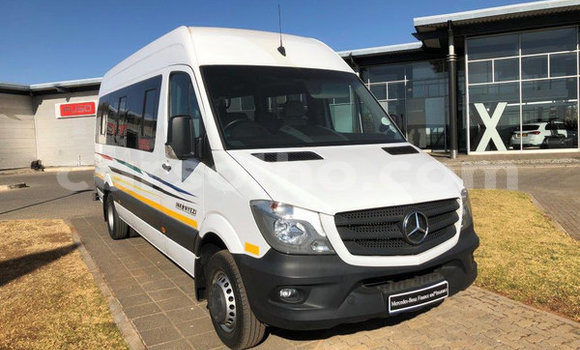 Sayi Na hannu Mercedes-Benz 190–Series White Mota in Hlotse a Leribe Sayi Na hannu Mercedes-Benz 190–Series White Mota in Hlotse a Leribe