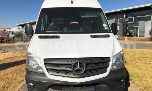 Sayi Na hannu Mercedes-Benz 190–Series White Mota in Hlotse a Leribe Sayi Na hannu Mercedes-Benz 190–Series White Mota in Hlotse a Leribe