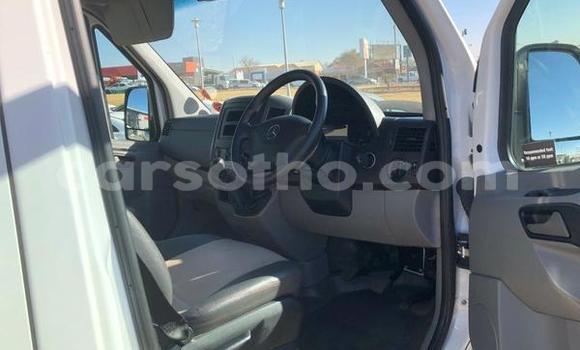 Sayi Na hannu Mercedes-Benz 190–Series White Mota in Hlotse a Leribe Sayi Na hannu Mercedes-Benz 190–Series White Mota in Hlotse a Leribe