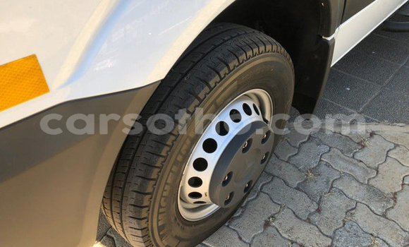 Sayi Na hannu Mercedes-Benz 190–Series White Mota in Hlotse a Leribe Sayi Na hannu Mercedes-Benz 190–Series White Mota in Hlotse a Leribe