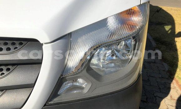 Sayi Na hannu Mercedes-Benz 190–Series White Mota in Hlotse a Leribe Sayi Na hannu Mercedes-Benz 190–Series White Mota in Hlotse a Leribe