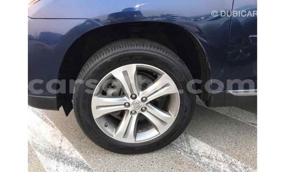 Sayi Imported Toyota Highlander Blue Mota in Import - Dubai a Maseru Sayi Imported Toyota Highlander Blue Mota in Import - Dubai a Maseru