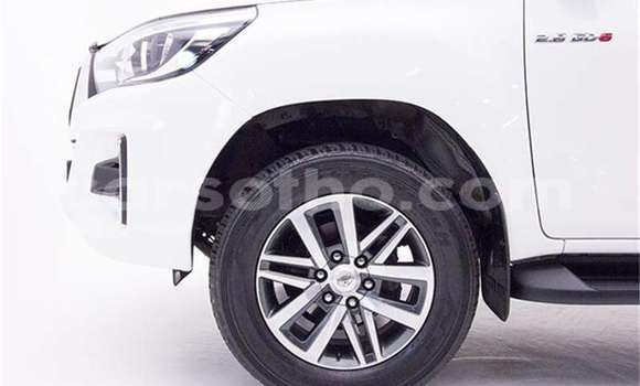 Buy Used Toyota Hilux White Car in Maseru in Maseru Buy Used Toyota Hilux White Car in Maseru in Maseru