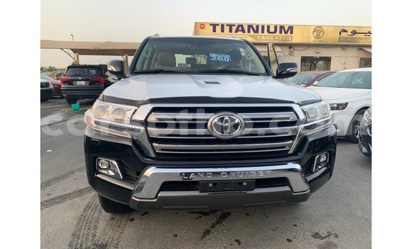 Sayi Imported Toyota Land Cruiser Black Mota in Import - Dubai a Maseru Sayi Imported Toyota Land Cruiser Black Mota in Import - Dubai a Maseru