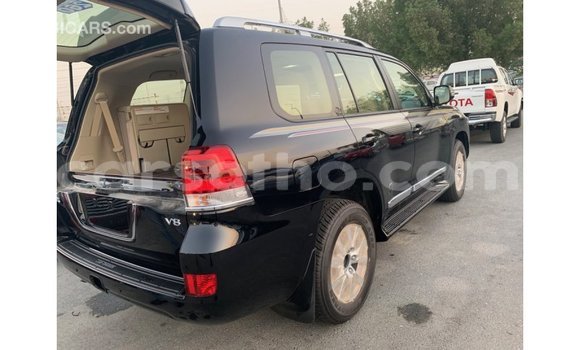 Sayi Imported Toyota Land Cruiser Black Mota in Import - Dubai a Maseru Sayi Imported Toyota Land Cruiser Black Mota in Import - Dubai a Maseru
