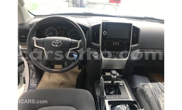 اشتري Imported Toyota Land Cruiser White سيارة في Import - Dubai في Maseru اشتري Imported Toyota Land Cruiser White سيارة في Import - Dubai في Maseru
