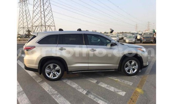 Buy Import Toyota Highlander Beige Car in Import - Dubai in Maseru Buy Import Toyota Highlander Beige Car in Import - Dubai in Maseru