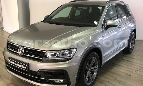 Buy Used Volkswagen Tiguan Silver Car in Hlotse in Leribe Buy Used Volkswagen Tiguan Silver Car in Hlotse in Leribe