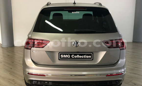 Buy Used Volkswagen Tiguan Silver Car in Hlotse in Leribe Buy Used Volkswagen Tiguan Silver Car in Hlotse in Leribe