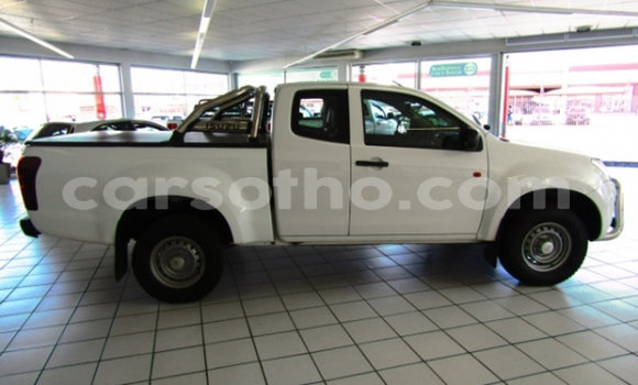 Acheter Occasion Voiture Isuzu KB Blanc à Maputsoa, Leribe Acheter Occasion Voiture Isuzu KB Blanc à Maputsoa, Leribe