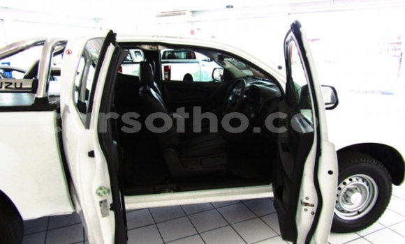 Acheter Occasion Voiture Isuzu KB Blanc à Maputsoa, Leribe Acheter Occasion Voiture Isuzu KB Blanc à Maputsoa, Leribe