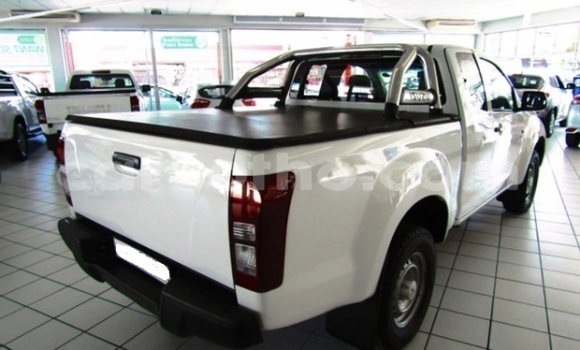 Acheter Occasion Voiture Isuzu KB Blanc à Maputsoa, Leribe Acheter Occasion Voiture Isuzu KB Blanc à Maputsoa, Leribe