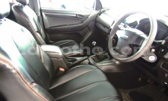 Acheter Occasion Voiture Isuzu KB Blanc à Maputsoa, Leribe Acheter Occasion Voiture Isuzu KB Blanc à Maputsoa, Leribe