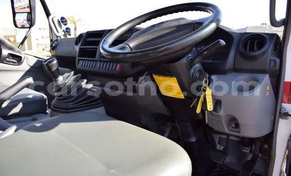 Acheter Occasion Utilitaire Hino 300 Series Blanc à Maputsoe, Leribe Acheter Occasion Utilitaire Hino 300 Series Blanc à Maputsoe, Leribe