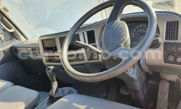 Acheter Occasion Utilitaire Nissan UD Blanc à Maputsoe, Leribe Acheter Occasion Utilitaire Nissan UD Blanc à Maputsoe, Leribe