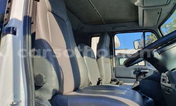 Acheter Occasion Utilitaire Nissan UD Blanc à Maputsoe, Leribe Acheter Occasion Utilitaire Nissan UD Blanc à Maputsoe, Leribe