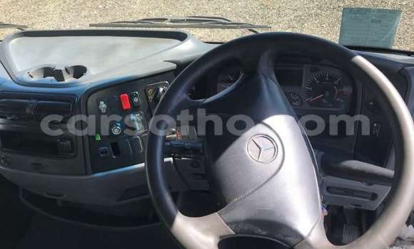 Acheter Occasion Utilitaire Mercedes‒Benz 1520 Blanc à Maputsoa, Leribe Acheter Occasion Utilitaire Mercedes‒Benz 1520 Blanc à Maputsoa, Leribe