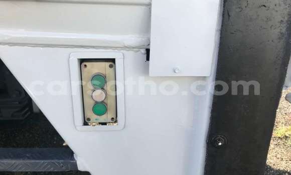 Acheter Occasion Utilitaire Mercedes‒Benz 1520 Blanc à Maputsoa, Leribe Acheter Occasion Utilitaire Mercedes‒Benz 1520 Blanc à Maputsoa, Leribe