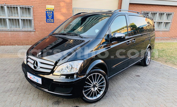 Sayi Na hannu Mercedes Viano Black Mota in Hlotse a Leribe