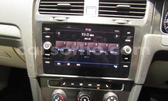 اشتري مستعمل Volkswagen Golf White سيارة في Roma في Maseru اشتري مستعمل Volkswagen Golf White سيارة في Roma في Maseru