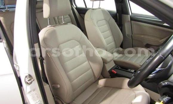 اشتري مستعمل Volkswagen Golf White سيارة في Roma في Maseru اشتري مستعمل Volkswagen Golf White سيارة في Roma في Maseru