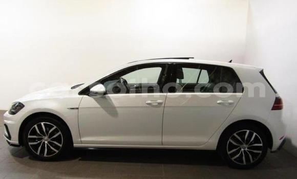 اشتري مستعمل Volkswagen Golf White سيارة في Roma في Maseru اشتري مستعمل Volkswagen Golf White سيارة في Roma في Maseru