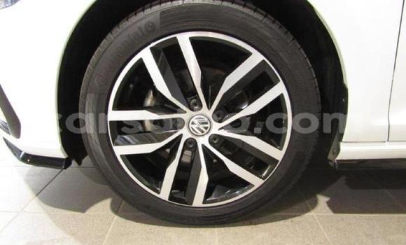 اشتري مستعمل Volkswagen Golf White سيارة في Roma في Maseru اشتري مستعمل Volkswagen Golf White سيارة في Roma في Maseru