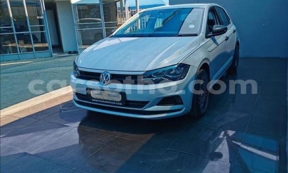 Buy Used Volkswagen Polo White Car in Hlotse in Leribe Buy Used Volkswagen Polo White Car in Hlotse in Leribe