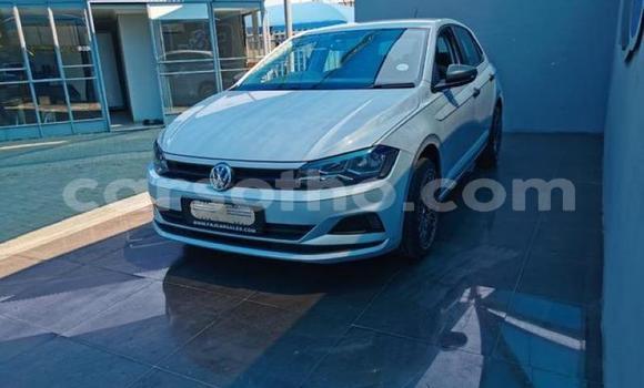 Buy Used Volkswagen Polo White Car in Hlotse in Leribe Buy Used Volkswagen Polo White Car in Hlotse in Leribe