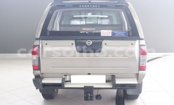 Sayi Na hannu Nissan Hardbody Beige Mota in Mafeteng a Mafeteng Sayi Na hannu Nissan Hardbody Beige Mota in Mafeteng a Mafeteng