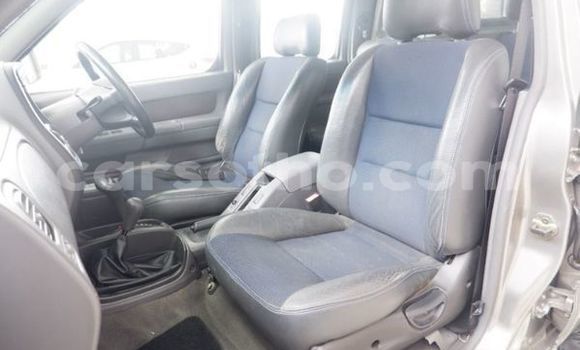 Sayi Na hannu Nissan Hardbody Beige Mota in Mafeteng a Mafeteng Sayi Na hannu Nissan Hardbody Beige Mota in Mafeteng a Mafeteng