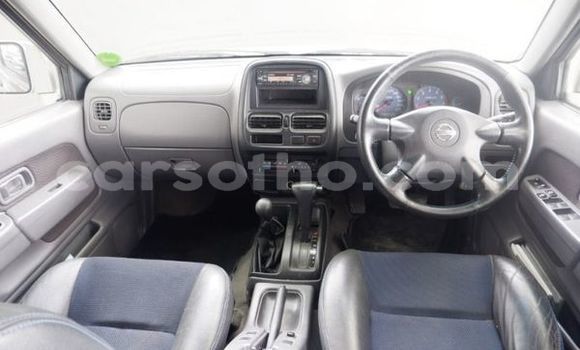 Sayi Na hannu Nissan Hardbody Beige Mota in Mafeteng a Mafeteng Sayi Na hannu Nissan Hardbody Beige Mota in Mafeteng a Mafeteng