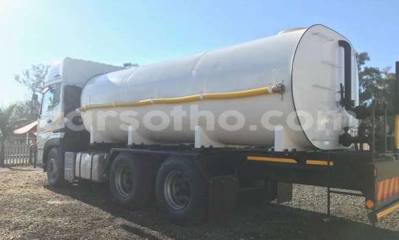 اشتري مستعمل Nissan UD White شاحنة في Butha–Buthe في Thaba-Tseka اشتري مستعمل Nissan UD White شاحنة في Butha–Buthe في Thaba-Tseka