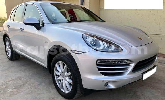 Sayi Na hannu Porsche Cayenne Silver Mota in Maputsoa a Leribe