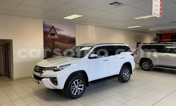 Buy Used Toyota Fortuner White Car in Maputsoa in Leribe Buy Used Toyota Fortuner White Car in Maputsoa in Leribe