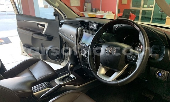 Buy Used Toyota Fortuner White Car in Maputsoa in Leribe Buy Used Toyota Fortuner White Car in Maputsoa in Leribe
