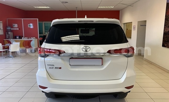 Buy Used Toyota Fortuner White Car in Maputsoa in Leribe Buy Used Toyota Fortuner White Car in Maputsoa in Leribe