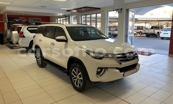 Buy Used Toyota Fortuner White Car in Maputsoa in Leribe Buy Used Toyota Fortuner White Car in Maputsoa in Leribe