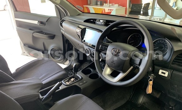Buy Used Toyota Hilux Silver Car in Maputsoa in Leribe Buy Used Toyota Hilux Silver Car in Maputsoa in Leribe