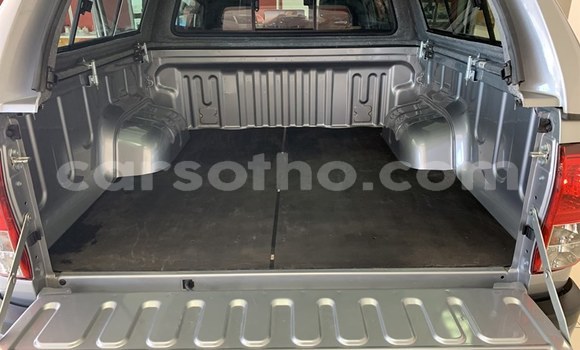 Buy Used Toyota Hilux Silver Car in Maputsoa in Leribe Buy Used Toyota Hilux Silver Car in Maputsoa in Leribe
