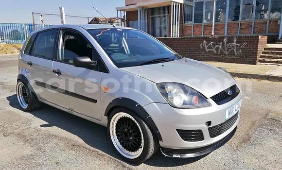 Sayi Na hannu Ford Fiesta Silver Mota in Butha–Buthe a Thaba-Tseka Sayi Na hannu Ford Fiesta Silver Mota in Butha–Buthe a Thaba-Tseka