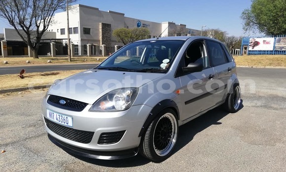 Sayi Na hannu Ford Fiesta Silver Mota in Butha–Buthe a Thaba-Tseka Sayi Na hannu Ford Fiesta Silver Mota in Butha–Buthe a Thaba-Tseka