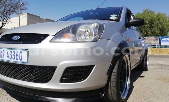 Sayi Na hannu Ford Fiesta Silver Mota in Butha–Buthe a Thaba-Tseka Sayi Na hannu Ford Fiesta Silver Mota in Butha–Buthe a Thaba-Tseka